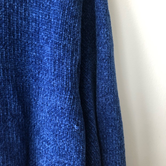 Carol Reed Blue Knit Winter Themed Sweater - Picture 5 of 5